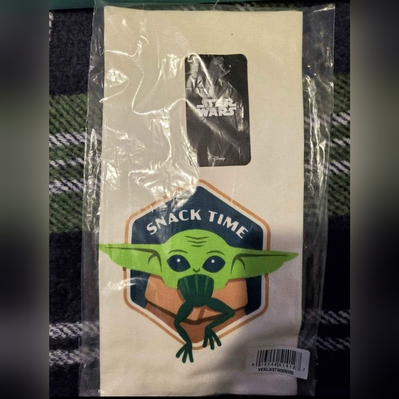 Star Wars' The Mandalorian Baby Yoda Dish Towel - Picture 1 of 1